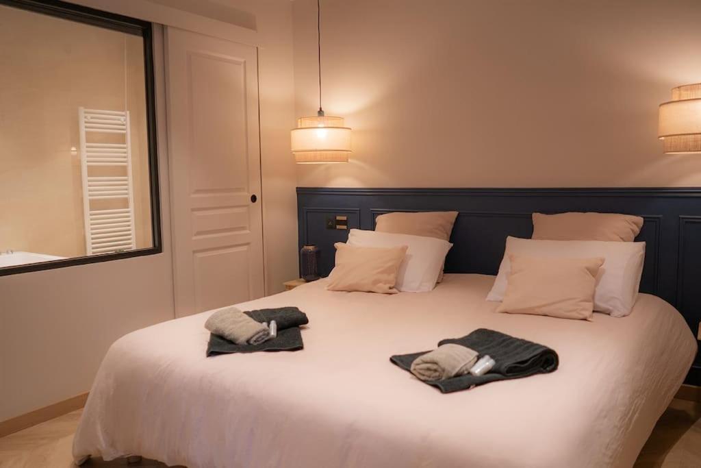 Suite De Luxe Jacuzzi Balneo,King Size Bed Collobrières Exteriér fotografie